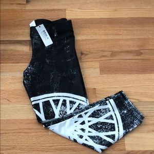 SoulCycle x Terez Capri legging